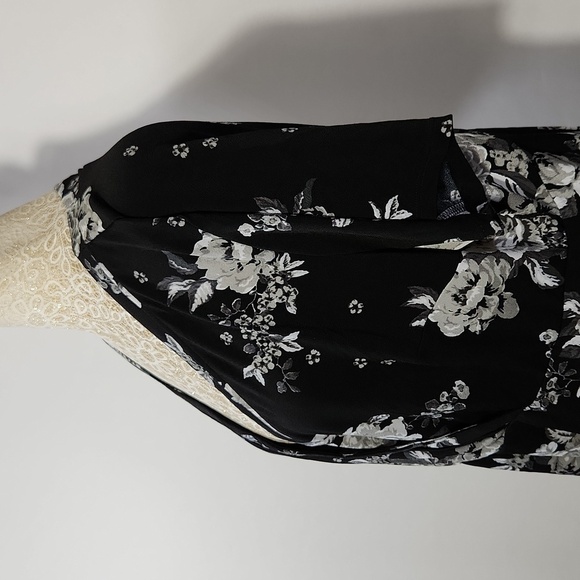 Torrid Black Floral Print Baby Doll Surplice Short Sleeve Women's Top Size 1 - Picture 8 of 15